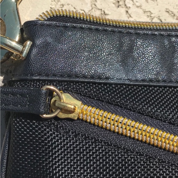 SONDRA ROBERTS Black Nylon Crossbody Purse With Gold Trim & Detachable Strap - Picture 4 of 8